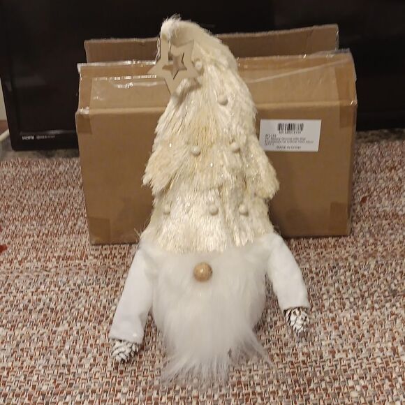 12" Snowy Gnome With Star Embellished Hat Artificial Table Decor New In Box - Picture 2 of 5